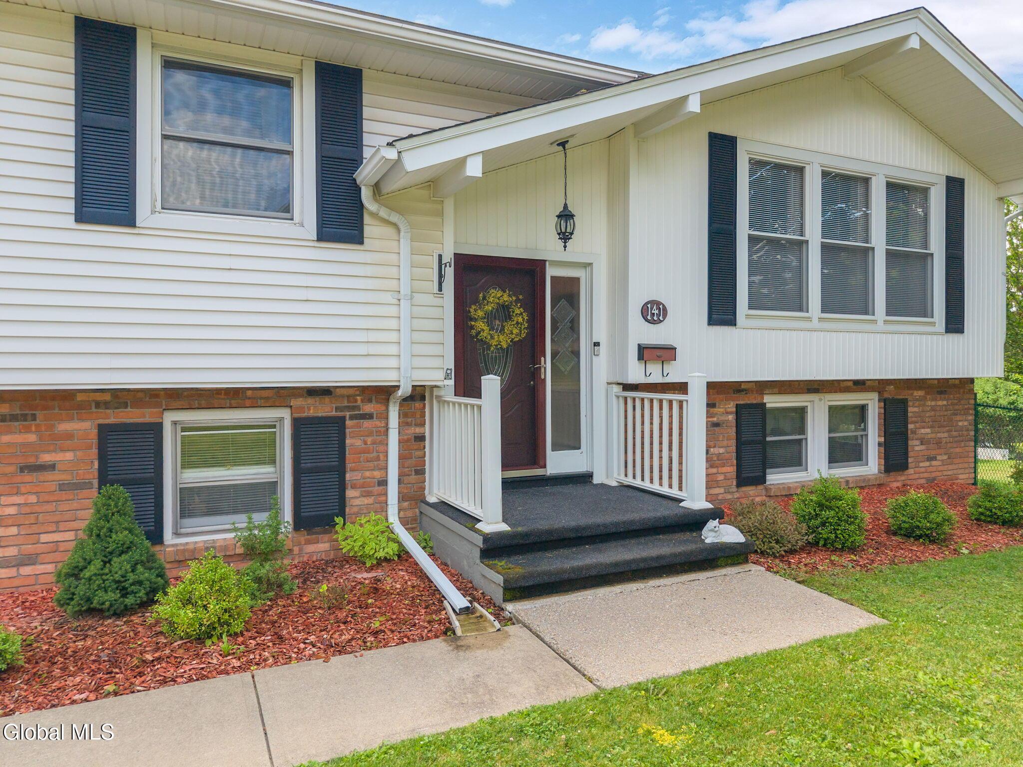 Image 3: 5-141ParkwayDr_05