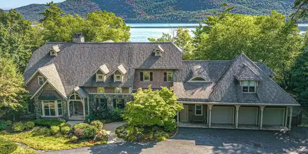 7938 Lakeshore Drive