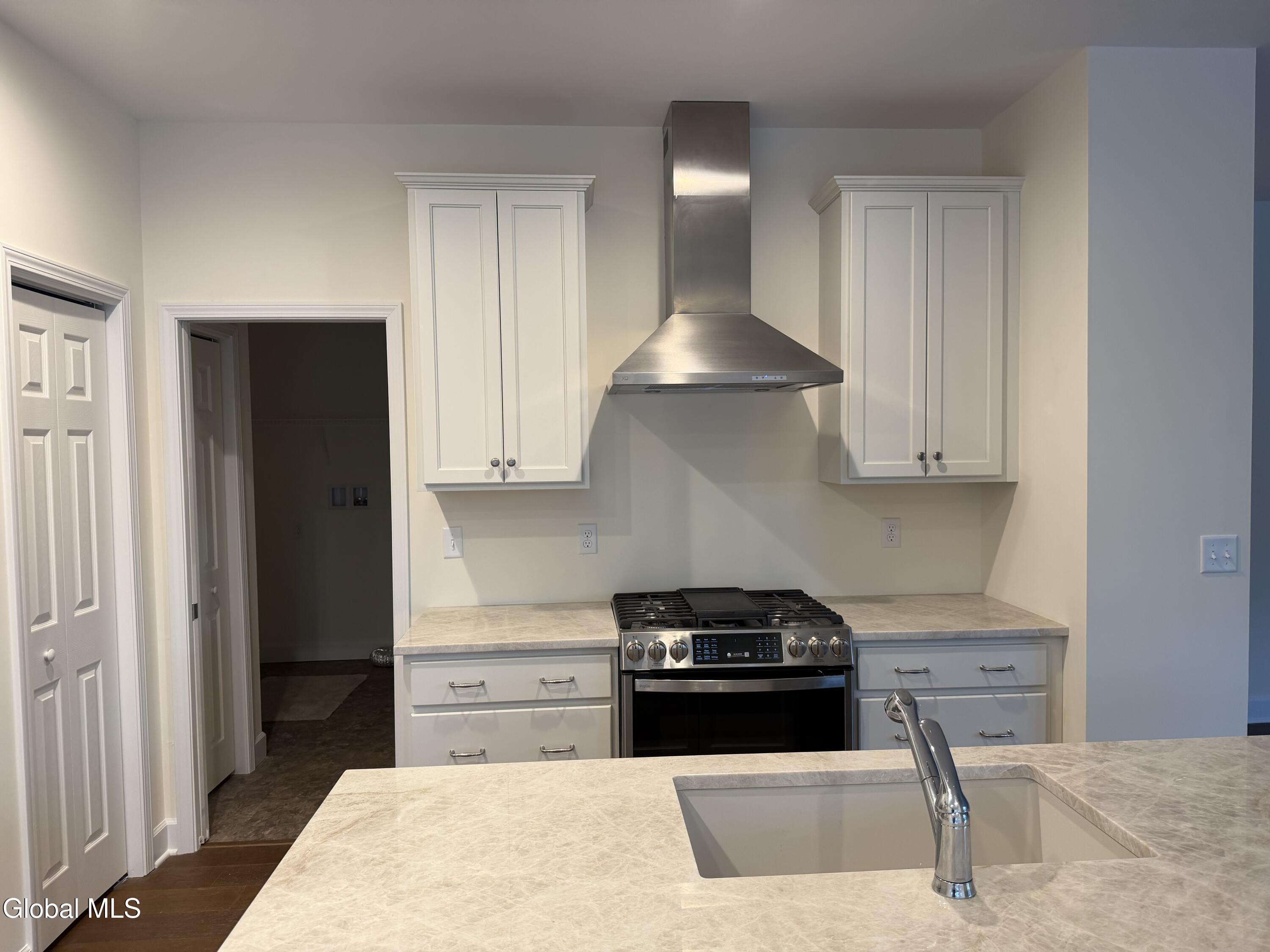 Image 2: Kitchen