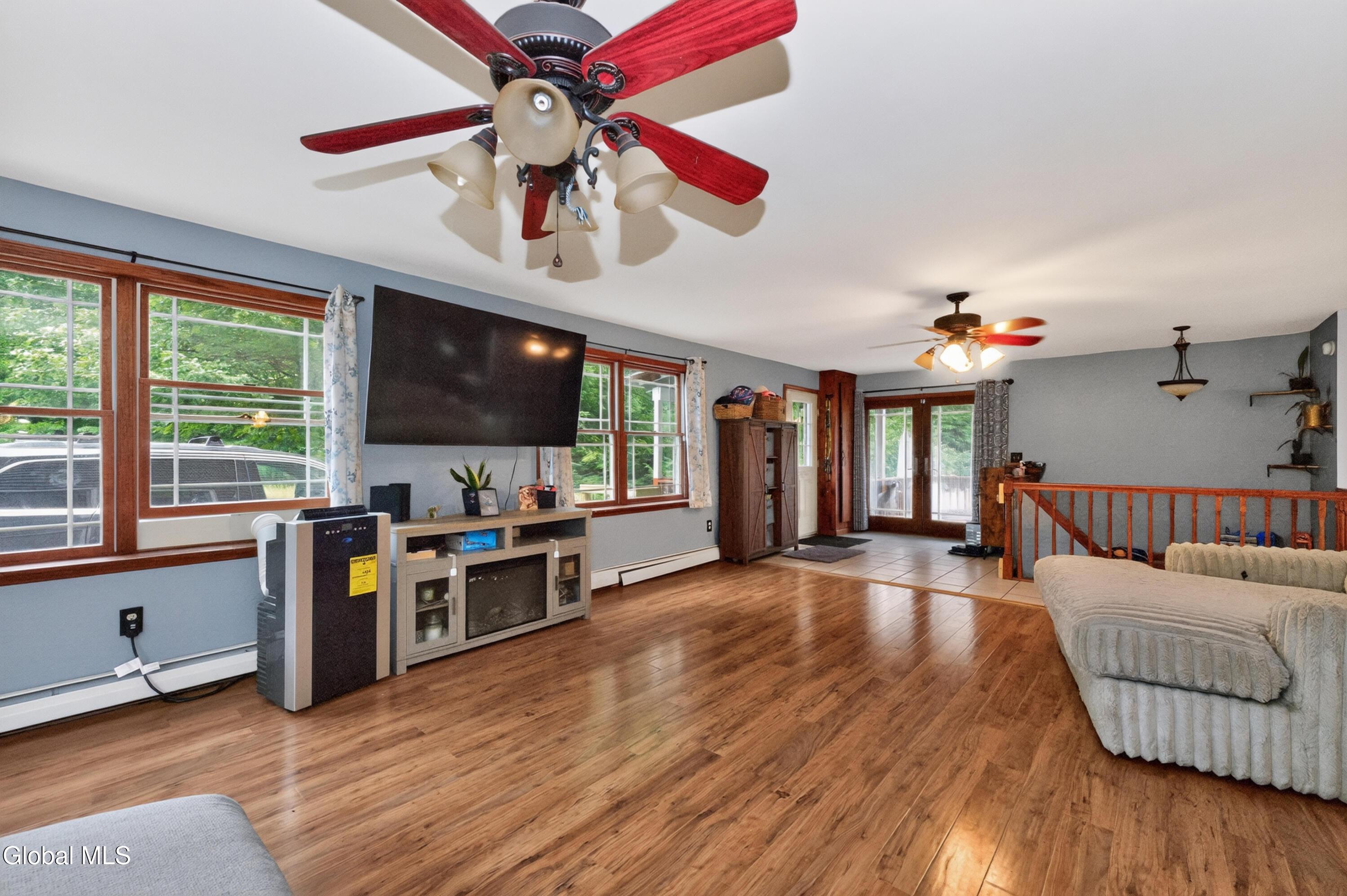 Image 4: 4 Livingroom 4