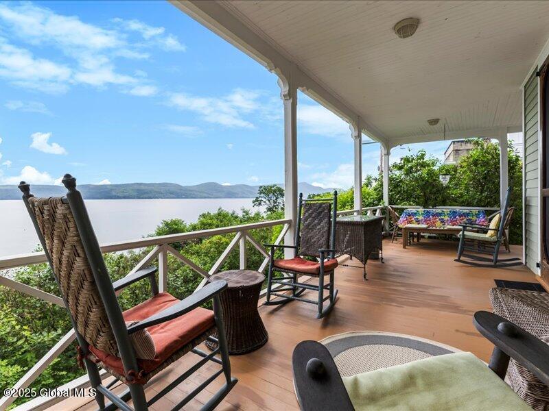Image 2: Lake View Deck