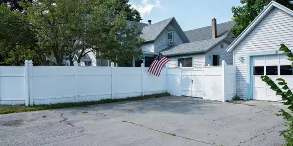 Image 3: 8 Stewart - House
