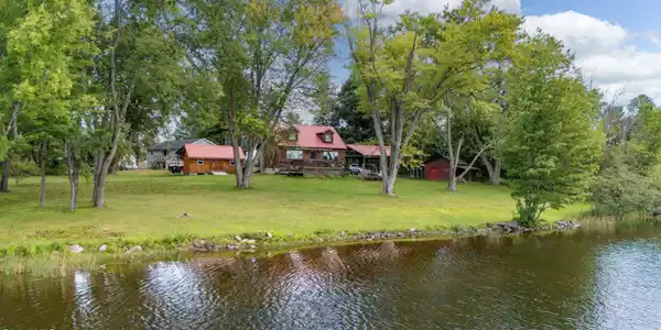 Image 2: 19 Curtin Ave-49