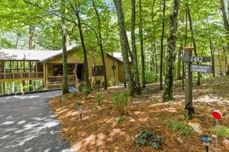 1482 Valley View Drive