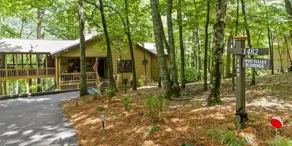 1482 Valley View Drive