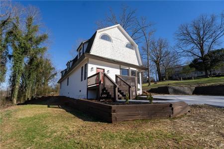 109 Shirley Lane SE