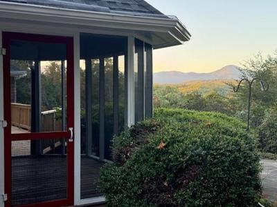 300 Sweet Apple Lane