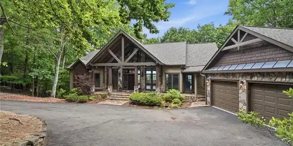861 Summit Drive