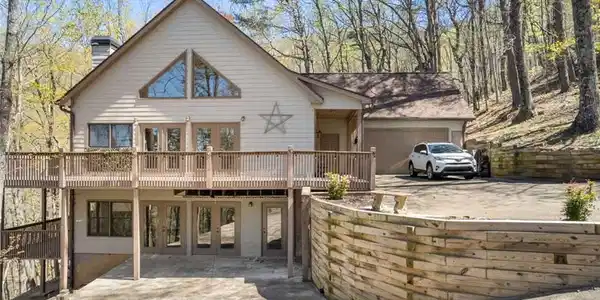 185 Sassafras Mountain Trail