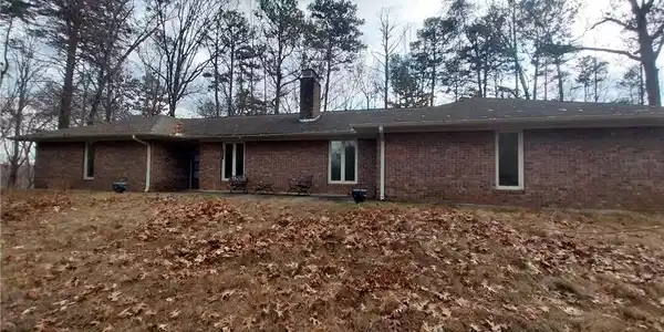 1376 Robinson Road