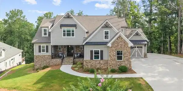 7560 Crestline Drive