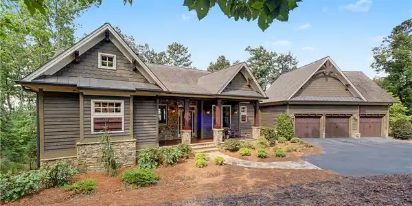 851 Skyline Drive