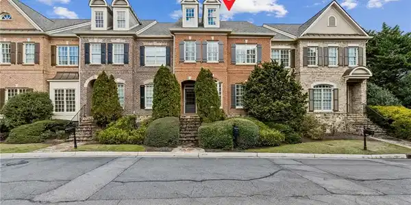 592 Parkside Village Way NW