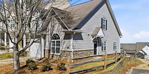 2207 Hoskin Court NW Unit 9