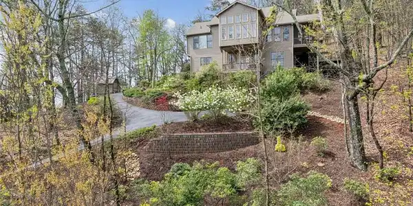 853 Cherokee Trail