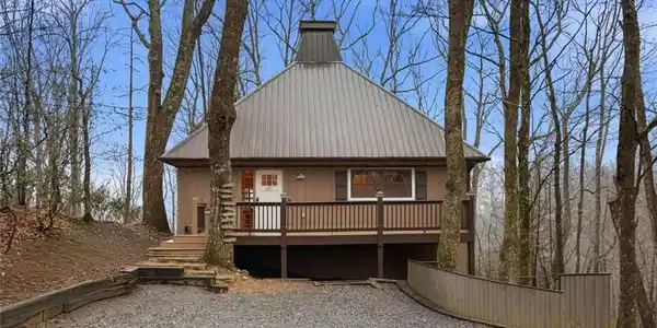 27 Laurel Lane