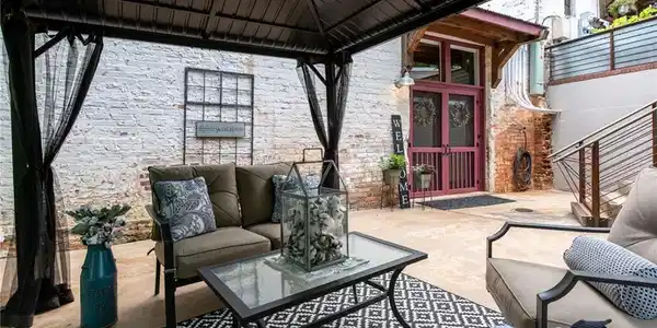 585 White Circle Unit 402