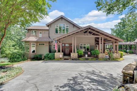 52 Waterside Drive SE