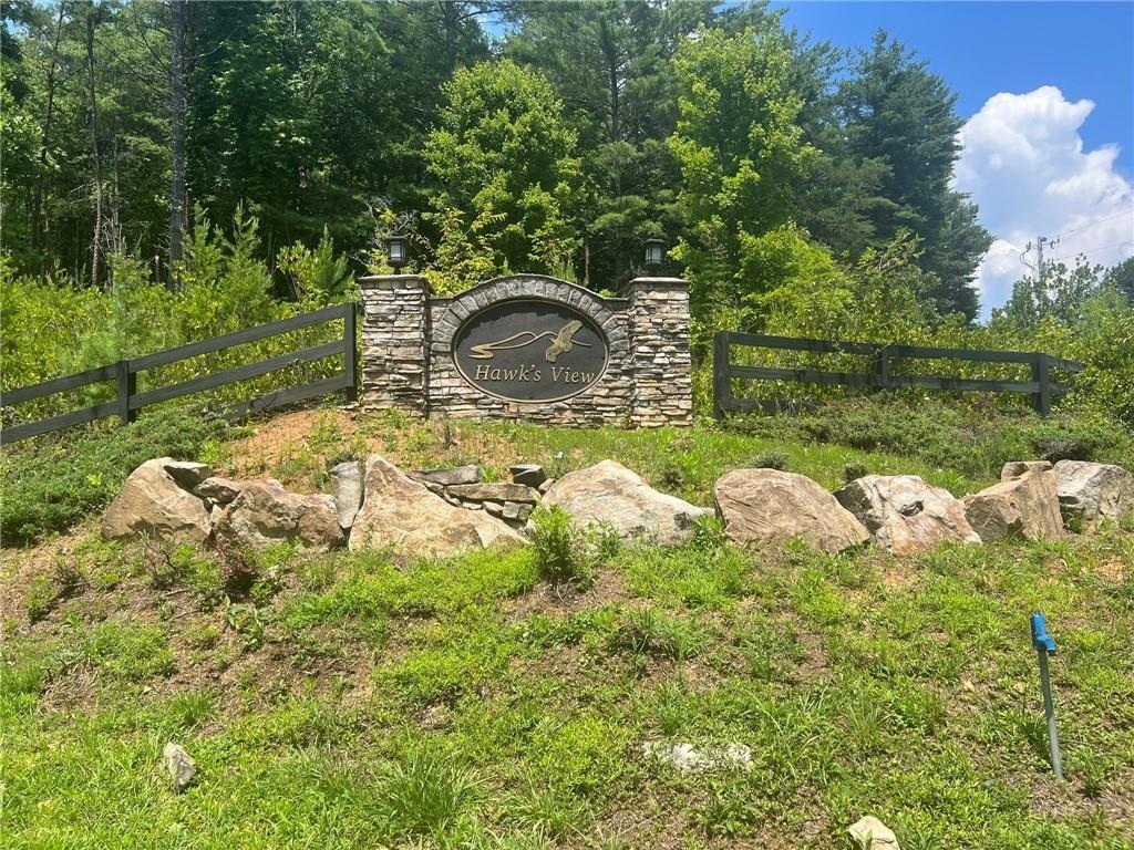 Image 4: Gate to enter the Subdivision