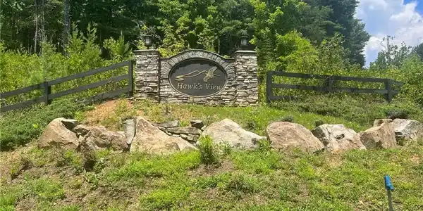 Image 4: Gate to enter the Subdivision
