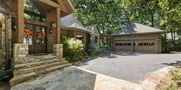 912 Mcelroy Mountain Drive