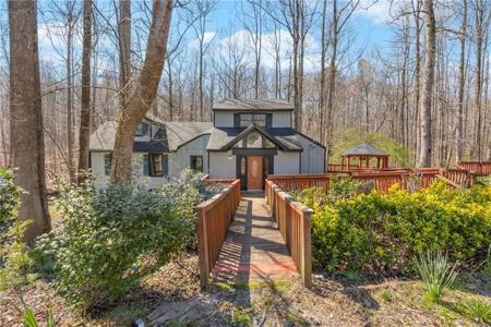 127 Mountainside Drive E