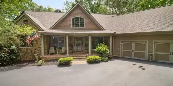 15 Sconti Knoll Drive