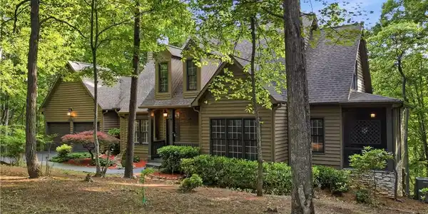 122 Woodstream Point