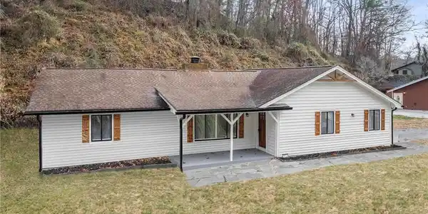 7 Dry Pond Drive