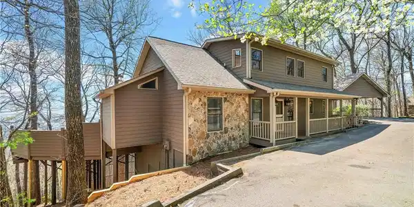 1895 Ridgeview Drive