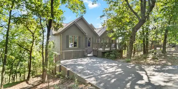 1572 Ridgeview Drive