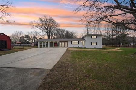 148 Walker Road NW
