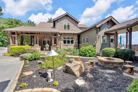 52 Waterside Drive SE