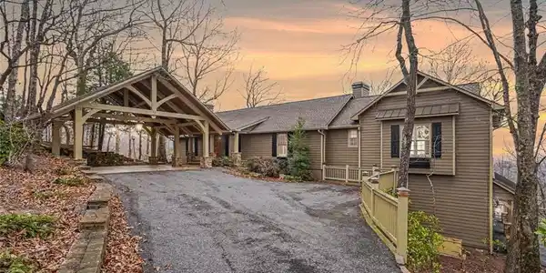 2136 Ridgeview Drive