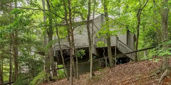 135 Wolfscratch Drive