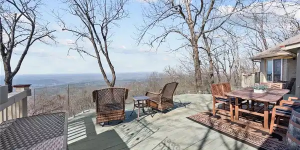 1371 Ridgeview Drive