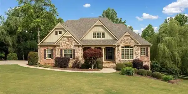 300 Hemlock Cove