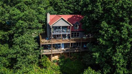 8 Mount Sequoyah Road