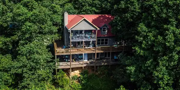 8 Mount Sequoyah Road