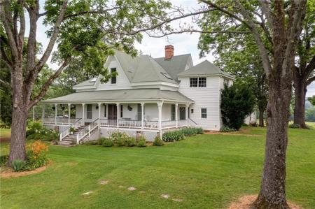 1526 Highway 255 N