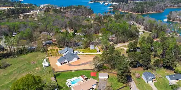 3296 Shoreland Drive