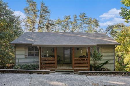 215 Oak Ridge Trail