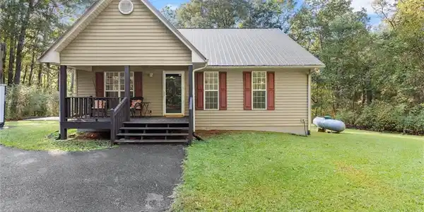 105 Holcomb Road
