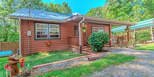281 Highland Trail