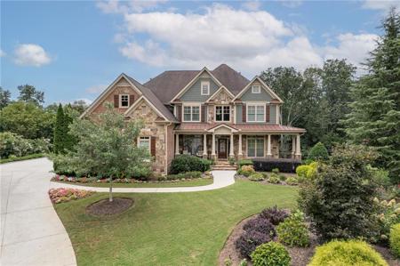 6435 Lakeaires Drive