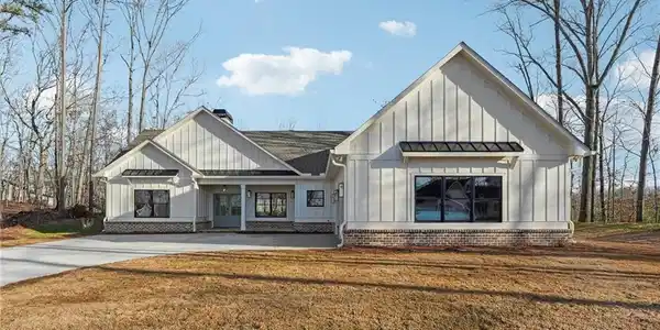 7520 Crestline Drive