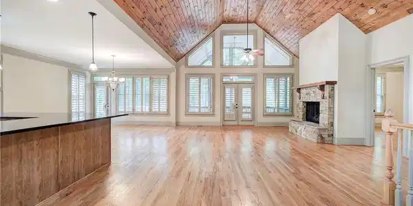 270 Sleepy Hollow Circle