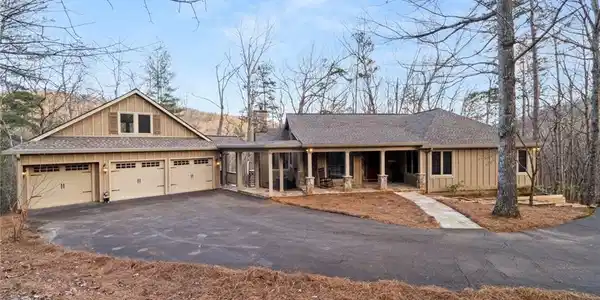 639 Wake Robin Drive