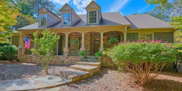 490 Wedgewood Drive