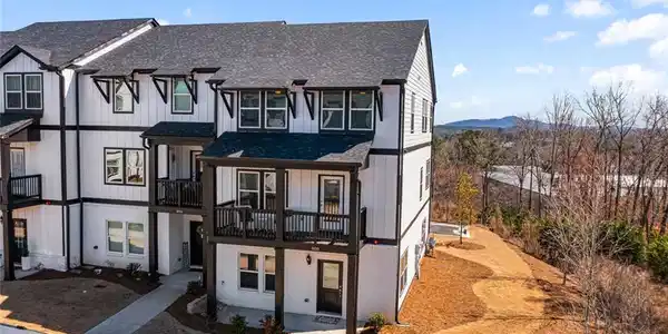 800 Mackay Creek